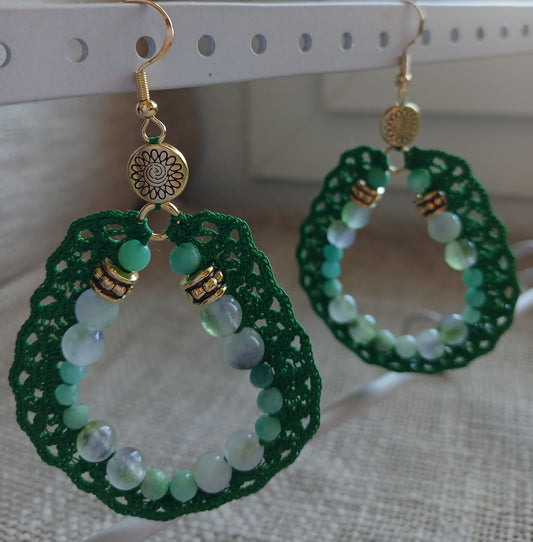 Boucles d'oreilles créoles  émeraudes, jade & chrysoprase