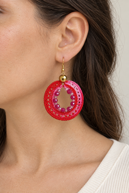 Photo portée des boucles Rubis & Tourmaline rose
