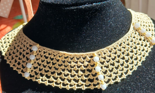 Collier ras de cou crochet coton beige clair – Calcédoine bleutée